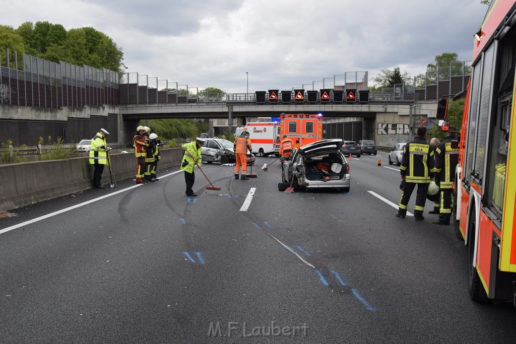 VU Auffahrunfall A 3 Rich Oberhausen kurz vor AS Koeln Dellbrueck P143.JPG - Miklos Laubert